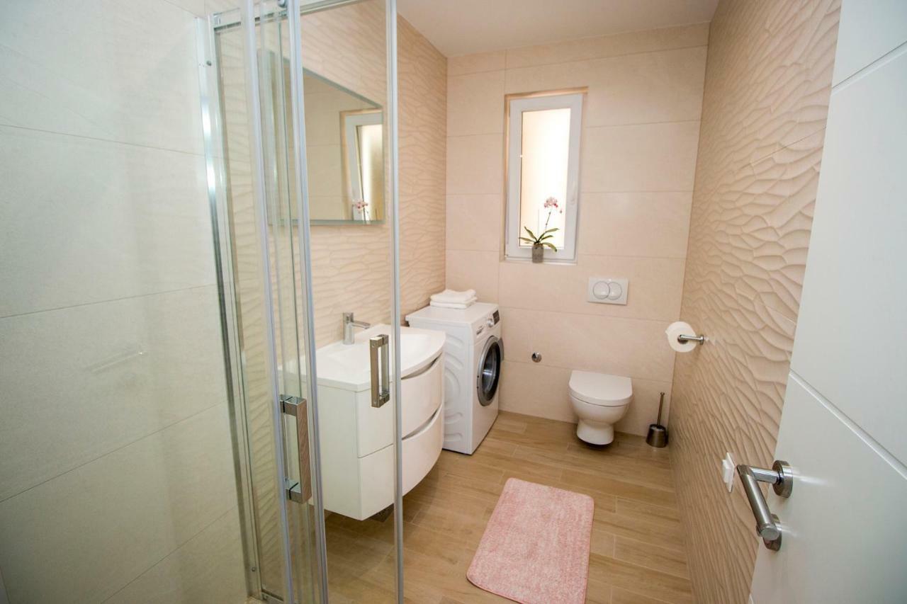 Apartman Nina Omis Exterior photo